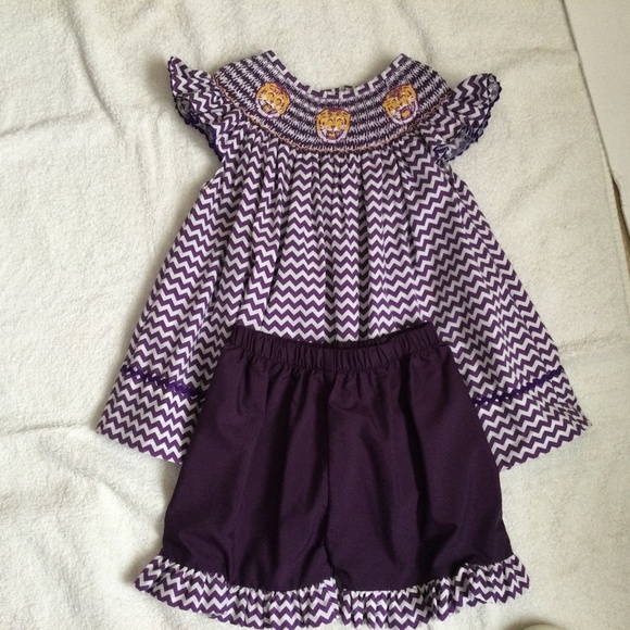 Smocked Blessings LSU Tiger Face Top with Mat hint bloomers, size 3T - Picture 3 of 6